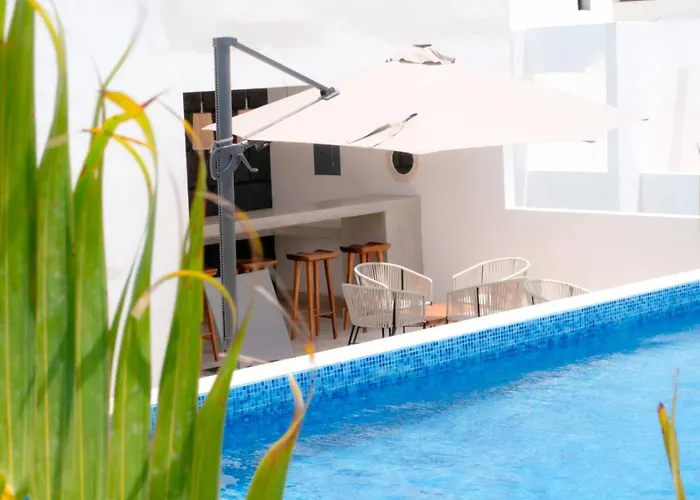 King With Private Balcony, Gym, Rooftop Pool Сasa de vacaciones *