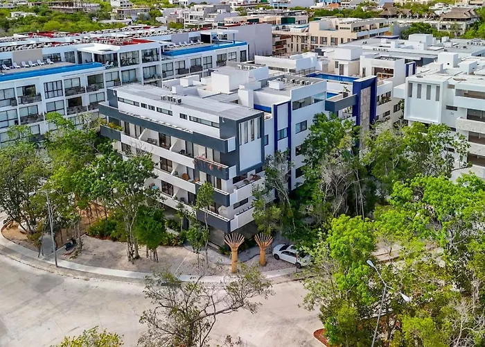 King With Private Balcony, Gym, Rooftop Pool *