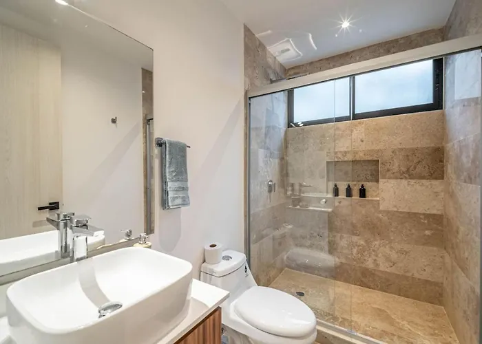 Сasa de vacaciones King With Private Balcony, Gym, Rooftop Pool