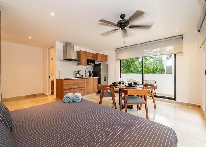 Сasa de vacaciones King With Private Balcony, Gym, Rooftop Pool *
