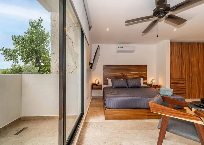 King With Private Balcony, Gym, Rooftop Pool *