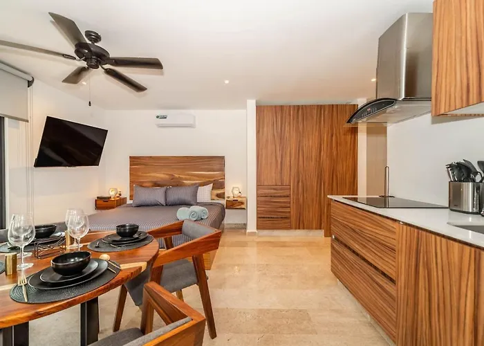King With Private Balcony, Gym, Rooftop Pool Сasa de vacaciones