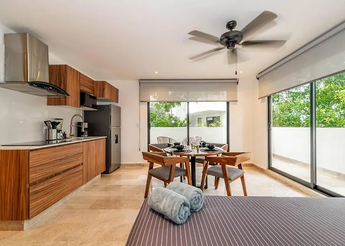 King With Private Balcony, Gym, Rooftop Pool Сasa de vacaciones *